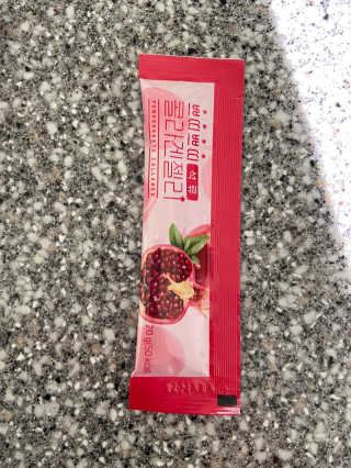 헬스업_쁘띠쁘띠석류콜라겐젤리_20g x 14포 — 5점을 준 리뷰어가 2020년 10월 올린 사용 사진