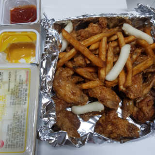 네네치킨 소이크런치윙봉 — 4점을 준 리뷰어가 2020년 4월 올린 사용 사진