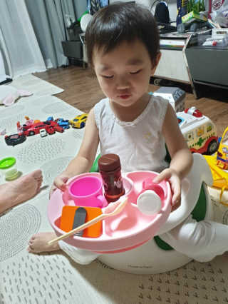 유비맘 캐릭터 실리콘 흡착 식판_색상 랜덤발송 — 5점을 준 리뷰어가 2020년 8월 올린 사용 사진