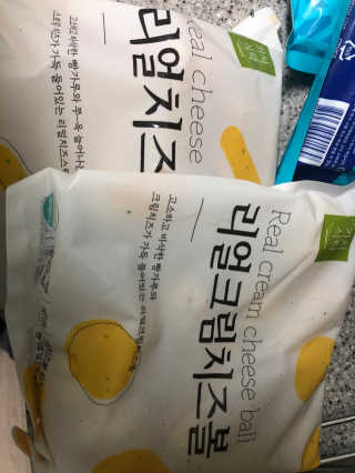 가치식탁 리얼치즈스틱, 리얼크림치즈볼 — 5점을 준 리뷰어가 2020년 10월 올린 사용 사진