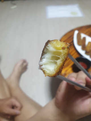 가치식탁 리얼치즈스틱, 리얼크림치즈볼 — 5점을 준 리뷰어가 2020년 8월 올린 사용 사진