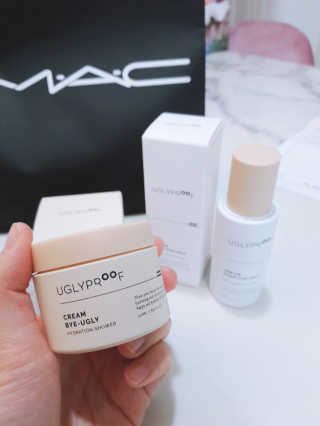 어글리프루프 크림 바이어글리 하이드레이션 샤워 50ml — 5점을 준 리뷰어가 2020년 11월 올린 사용 사진