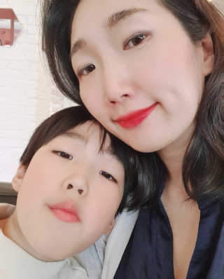 릴리바이레드 쥬시라이어 워터틴트 02 체리 크러쉬인 척 — 4점을 준 리뷰어가 2020년 4월 올린 사용 사진