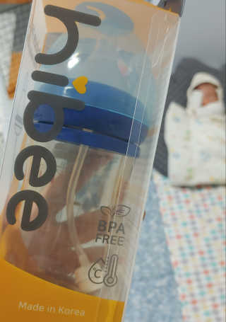 하이비코리아 앉아서나서서먹는젖병 하이비 PPSU 빨대젖병 — 4.5점을 준 리뷰어가 2020년 6월 올린 사용 사진