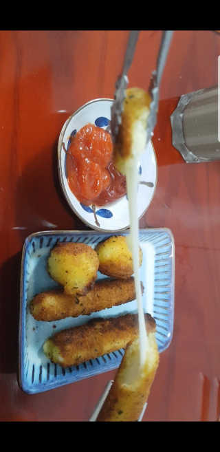 가치식탁 리얼치즈스틱, 리얼크림치즈볼 — 5점을 준 리뷰어가 2020년 4월 올린 사용 사진