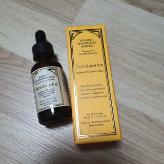 [스킨큐어] 산다화 비타민C 화이트닝 에센스 30ml — 3점을 준 리뷰어가 2020년 4월 올린 사용 사진