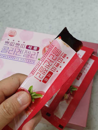 헬스업_쁘띠쁘띠석류콜라겐젤리_20g x 14포 — 5점을 준 리뷰어가 2020년 8월 올린 사용 사진