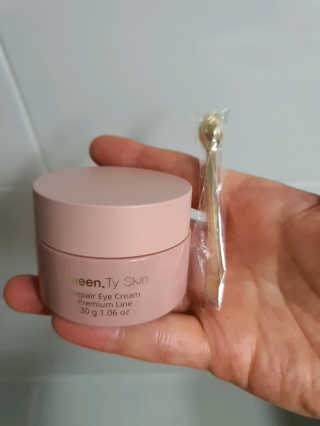 Tween.Ty Skin 트웬티스킨 리페어 아이크림 프리미엄 라인 — 4점을 준 리뷰어가 2020년 10월 올린 사용 사진