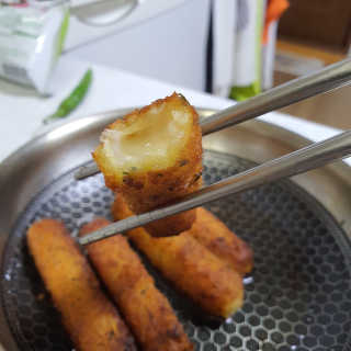 가치식탁 리얼치즈스틱, 리얼크림치즈볼 — 5점을 준 리뷰어가 2020년 10월 올린 사용 사진
