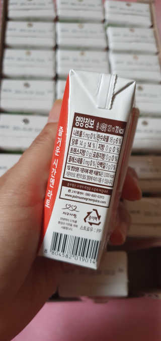 [풀무원녹즙] 어린이 과채음료, 라토앤 트로피칼 1box — 4.5점을 준 리뷰어가 2020년 10월 올린 사용 사진