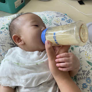 유비맘 PPSU 젖병 노꼭지_260ml_컬러 랜덤 발송 — 5점을 준 리뷰어가 2020년 8월 올린 사용 사진