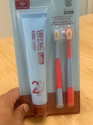 대웅제약 [덴티가드랩] 6-13세 키즈 어린이 칫솔, 치약 패키지 — 5점을 준 리뷰어가 2020년 10월 올린 사용 사진