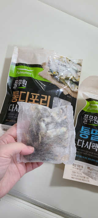 [풀무원] 자연의 감칠맛 통디포리, 통멸치 다시팩 세트 — 5점을 준 리뷰어가 2020년 5월 올린 사용 사진
