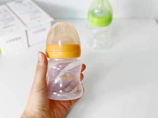 유비맘 신생아젖병 120ml 트리플팩_ 젖꼭지 포함 — 5점을 준 리뷰어가 2020년 6월 올린 사용 사진