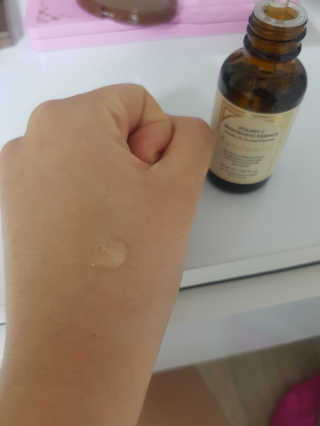 [스킨큐어] 산다화 비타민C 화이트닝 에센스 30ml — 5점을 준 리뷰어가 2020년 4월 올린 사용 사진