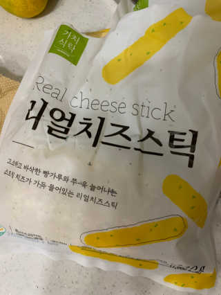가치식탁 리얼치즈스틱, 리얼크림치즈볼 — 5점을 준 리뷰어가 2020년 10월 올린 사용 사진