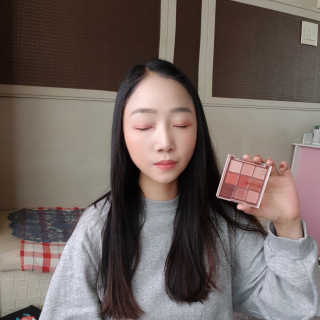 데이지크 SS컬렉션 로즈페탈 섀도우 팔레트 — 4.5점을 준 리뷰어가 2020년 4월 올린 사용 사진