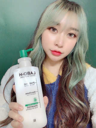 라보에이치 프로바이오틱스 탈모증상완화 샴푸 — 5점을 준 리뷰어가 2020년 12월 올린 사용 사진