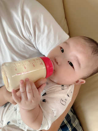 유비맘 PPSU 젖병 노꼭지_200ml_컬러 랜덤 발송 — 3점을 준 리뷰어가 2020년 8월 올린 사용 사진