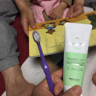 메디덴코 투투스 키즈 어린이 치약 — 5점을 준 리뷰어가 2020년 4월 올린 사용 사진