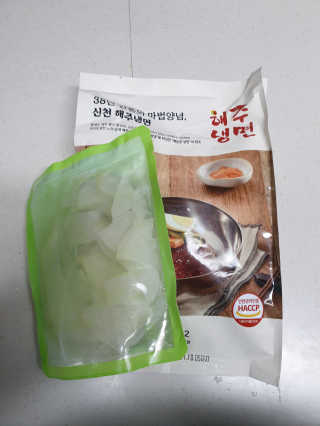 [해주냉면] 신천맛집 매운 비빔냉면 2인분 + 무절임 — 3점을 준 리뷰어가 2020년 5월 올린 사용 사진
