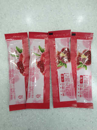 헬스업_쁘띠쁘띠석류콜라겐젤리_20g x 14포 — 4점을 준 리뷰어가 2020년 10월 올린 사용 사진