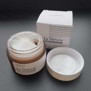 La Theorie Hydrating Ingredients | 하이드레이팅 인그레이디언츠 — 5점을 준 리뷰어가 2020년 5월 올린 사용 사진