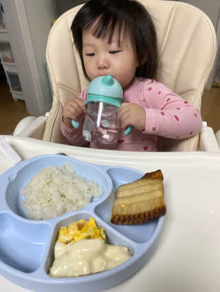 유비맘 캐릭터 실리콘 흡착 식판_색상 랜덤발송 — 5점을 준 리뷰어가 2020년 12월 올린 사용 사진