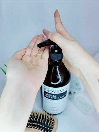 프로방스 바이올렛 퍼퓸 샴푸 1000ml 업그레이드 — 4.5점을 준 리뷰어가 2020년 8월 올린 사용 사진
