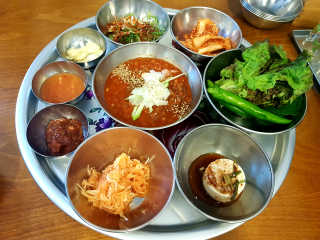 [동네맛집족발] 4개 족발 중 택1 — 5점을 준 리뷰어가 2020년 7월 올린 사용 사진
