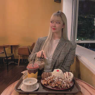 카페 더달달 [더달달 역삼점] 팬케이크 or 와플 + 음료2 + 쇼콜라1 — 5점을 준 리뷰어가 2020년 10월 올린 사용 사진