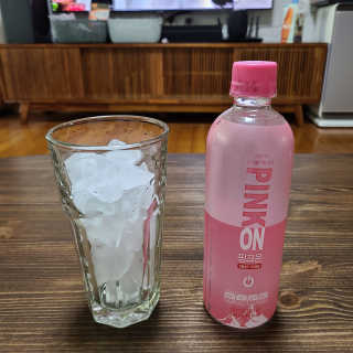 [활력충전 이온음료] 히말라야 핑크솔트를 담은 핑크온 — 5점을 준 리뷰어가 2020년 10월 올린 사용 사진