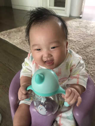 유비맘 트라이탄 코니빨대컵_컬러 랜덤 발송 — 5점을 준 리뷰어가 2020년 10월 올린 사용 사진