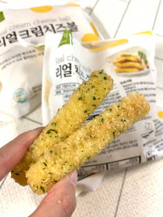 가치식탁 리얼치즈스틱, 리얼크림치즈볼 — 5점을 준 리뷰어가 2020년 7월 올린 사용 사진