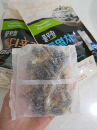 [풀무원] 자연의 감칠맛 통디포리, 통멸치 다시팩 세트 — 5점을 준 리뷰어가 2020년 5월 올린 사용 사진