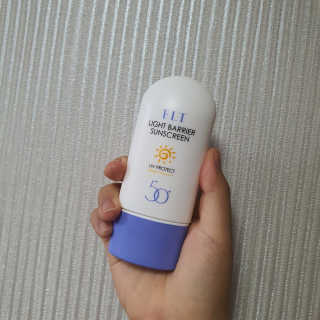 이엘티 라이트 베리어 선스크린 — 4점을 준 리뷰어가 2020년 8월 올린 사용 사진