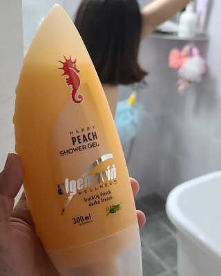 알게마린 해피피치 샤워젤 — 5점을 준 리뷰어가 2020년 7월 올린 사용 사진