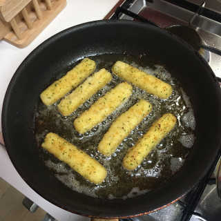 가치식탁 리얼치즈스틱, 리얼크림치즈볼 — 5점을 준 리뷰어가 2020년 8월 올린 사용 사진