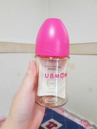 유비맘 PPSU 젖병 노꼭지_200ml_컬러 랜덤 발송 — 5점을 준 리뷰어가 2020년 8월 올린 사용 사진