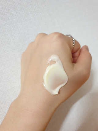 어글리프루프 크림 바이어글리 하이드레이션 샤워 50ml — 5점을 준 리뷰어가 2020년 11월 올린 사용 사진