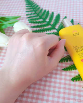 네이처컬렉션 이자녹스 UV 선 프로 365 익스트림 선 플루이드 100ml — 4점을 준 리뷰어가 2020년 5월 올린 사용 사진