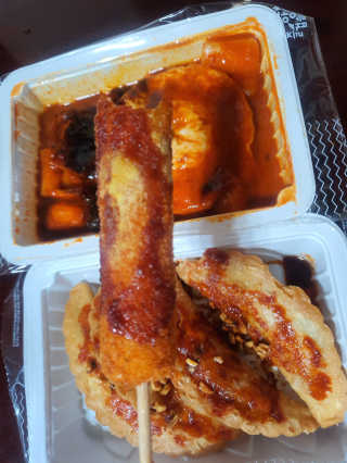 죠스떡볶이 [죠스푸드] 짜빠떡볶이+떡또그+범벅만두 신메뉴 3종 — 4점을 준 리뷰어가 2020년 4월 올린 사용 사진