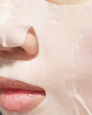바이오믹 BIOMEEK SENSIMETIC SOOTHING MASK.S — 5점을 준 리뷰어가 2020년 6월 올린 사용 사진