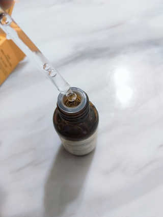 [스킨큐어] 산다화 비타민C 화이트닝 에센스 30ml — 5점을 준 리뷰어가 2020년 4월 올린 사용 사진