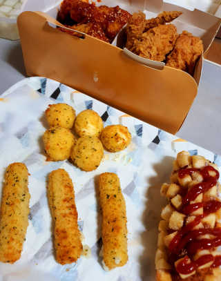 가치식탁 리얼치즈스틱, 리얼크림치즈볼 — 5점을 준 리뷰어가 2020년 11월 올린 사용 사진