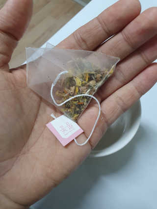 [중소기업유통센터 X 우수소상공인] 꽃물 블렌딩플라워티 15g 10개입_4종1랜덤 — 5점을 준 리뷰어가 2020년 12월 올린 사용 사진