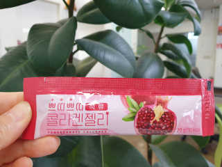 헬스업_쁘띠쁘띠석류콜라겐젤리_20g x 14포 — 5점을 준 리뷰어가 2020년 8월 올린 사용 사진
