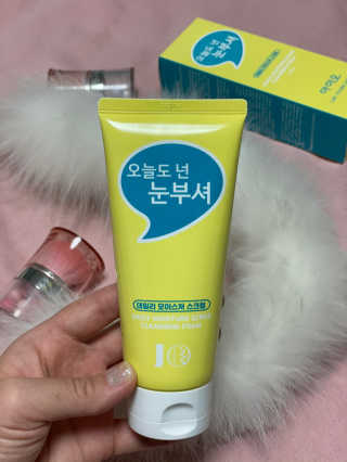 IO 아이오 오늘도 넌 눈부셔 - 데일리 스크럽 클렌징폼 — 5점을 준 리뷰어가 2020년 12월 올린 사용 사진
