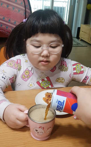 [칼로리 걱정 NO 제로칼로리 탄산음료]  부담없이 즐기는 부르르Brrr~~ 제로 콜라 — 5점을 준 리뷰어가 2020년 12월 올린 사용 사진