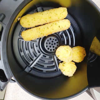 가치식탁 리얼치즈스틱, 리얼크림치즈볼 — 5점을 준 리뷰어가 2020년 8월 올린 사용 사진